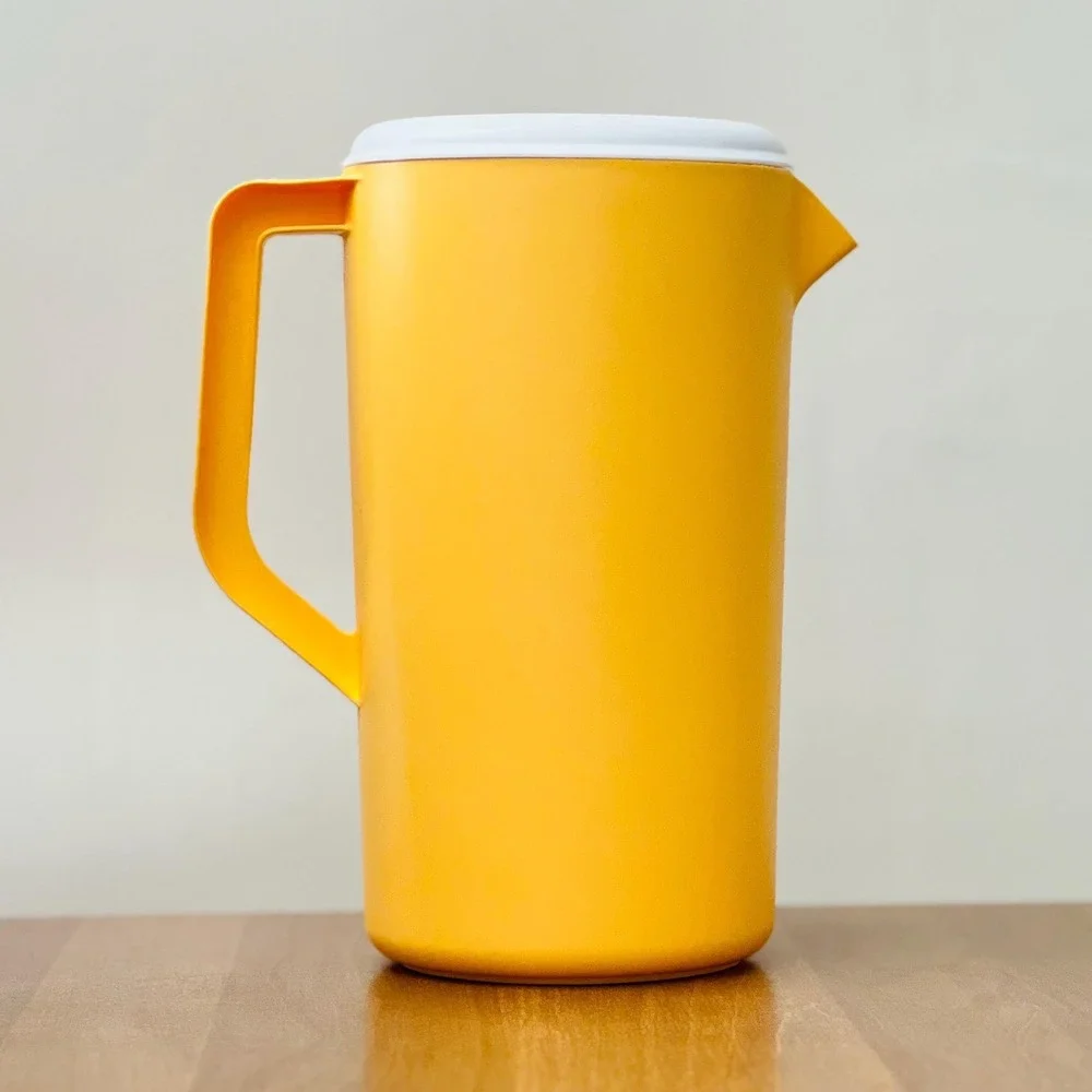 Vintage Rubbermaid 2 Quart Juice Container Bright Orangey- Yellow Daffodil #2445